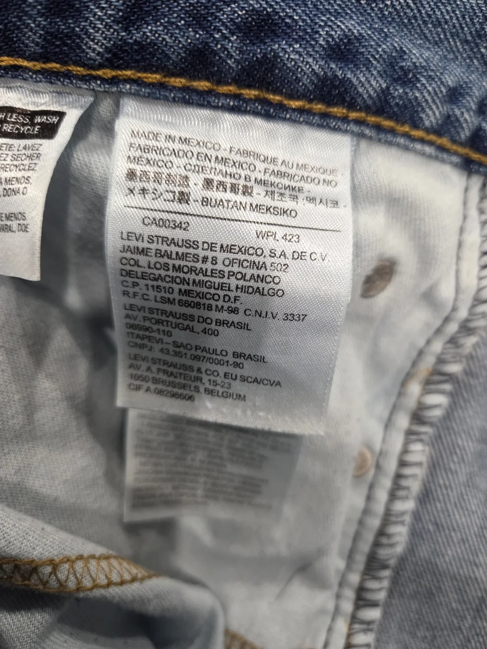 Levis Men's 505 Relaxed Fit Men's Jeans in Medium Blue Denim Size 36